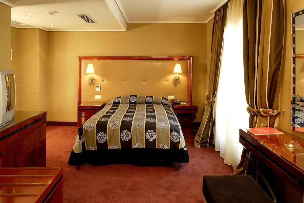 Piraeus Theoxenia Hotel Exterior photo A room at the hotel