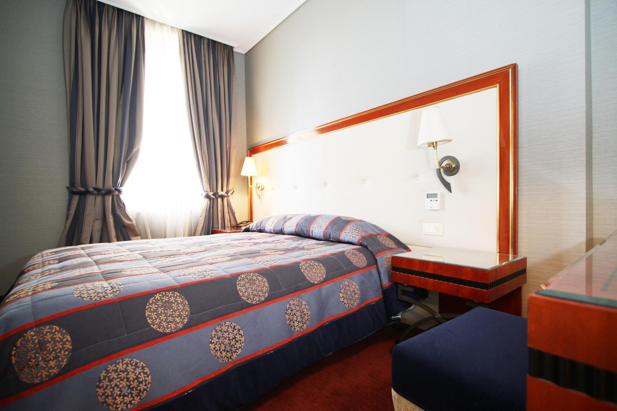 Piraeus Theoxenia Hotel Exterior photo A room at the hotel