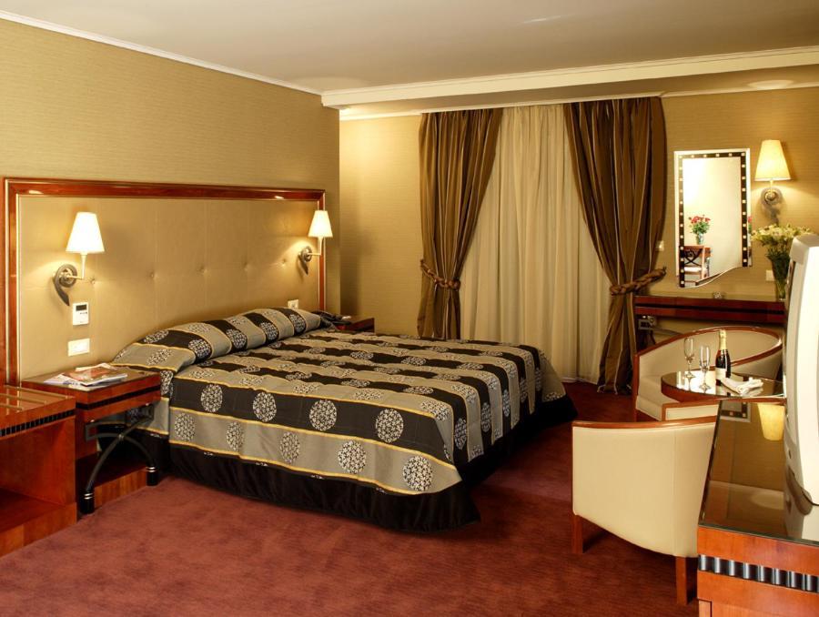 Piraeus Theoxenia Hotel Exterior photo A room at the hotel