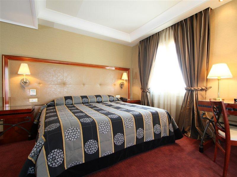 Piraeus Theoxenia Hotel Exterior photo A room at the hotel