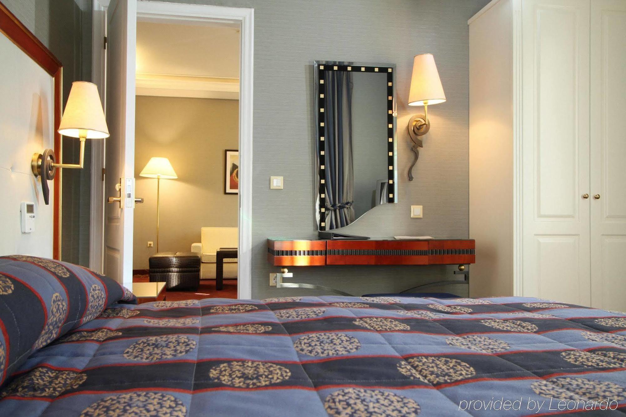 Piraeus Theoxenia Hotel Exterior photo A room at the hotel
