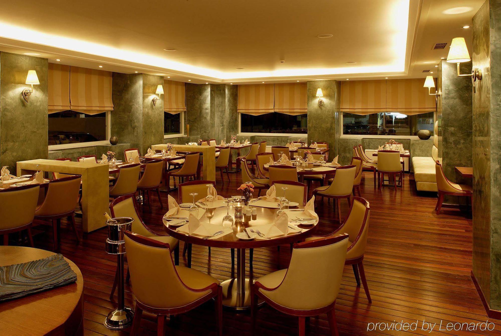Piraeus Theoxenia Hotel Restaurant photo The interior of the restaurant